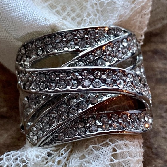 Sparkling Paved Crystal Rhinestone stretch Band Cocktail Ring Costume Jewelry - Picture 6 of 8